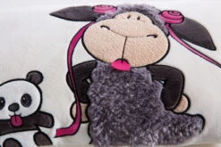 Nici 40869 Kissen Jolly Mäh Schaf Jolly Juicy Zungebleck +Panda 43x25cm Plüsch -Nici 40869 ansicht 01 2048x1365