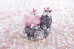 Nici 47636 Kuscheltierkissen Einhorn Pink Diamond 40x30xcm Plüsch Glitzernd -Nici 47633 06 47650 47651 Milieu 2048x1365