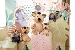 Nici 48864 Tenrek Terek 25cm Mit Einrollfunktion Plüsch GREEN Wild Friends -Nici 48860 10 48865 48866 48867 48863 48864 Milieu 2048x1356 1