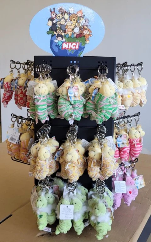 Nici 70213 Thekenständer Drehständer 3-seitig Inkl. Haken Und Top-Schild 2 Nici 70213 Thekenständer Drehständer 3-seitig Inkl. Haken Und Top-Schild – Bild 2